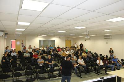 SEAB, ADAPAR e IDR abordam em palestra, temas sobre Influenza Aviária e Raiva Bovina