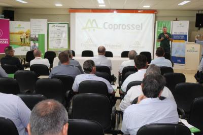 COPROSSEL E SICREDI GRANDES LAGOS PR/SP sediam reunião de cooperativas do Sudoeste do PR