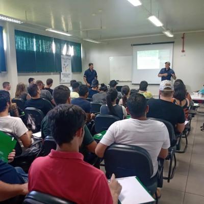 LS: UFFS promove aula prática de uso de drone na agricultura