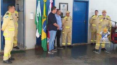 LS: Corpo de Bombeiros recebe  uma caminhonete e uma carreta para transporte de produtos perigosos