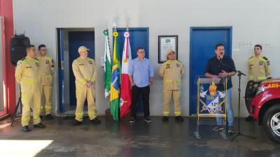 LS: Corpo de Bombeiros recebe  uma caminhonete e uma carreta para transporte de produtos perigosos