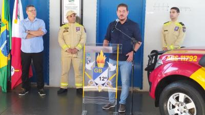 LS: Corpo de Bombeiros recebe  uma caminhonete e uma carreta para transporte de produtos perigosos