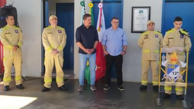 LS: Corpo de Bombeiros recebe  uma caminhonete e uma carreta para transporte de produtos perigosos