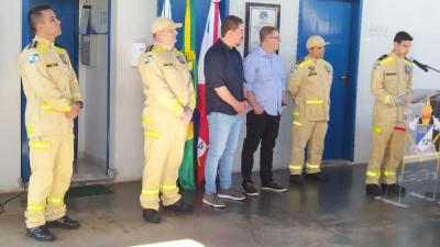 LS: Corpo de Bombeiros recebe  uma caminhonete e uma carreta para transporte de produtos perigosos