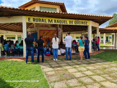 LS: Escola Raquel de Queiroz realizou programação da família na escola 