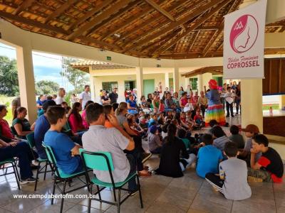 LS: Escola Raquel de Queiroz realizou programação da família na escola 