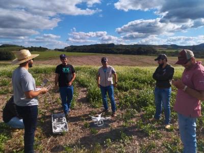 Coprossel e Sindicato Rural de Laranjeiras do Sul realizam curso sobre uso de Drone na agricultura