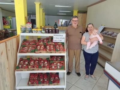 Casa dos Morangos em novo endereço em Laranjeiras do Sul com Cafeteria 