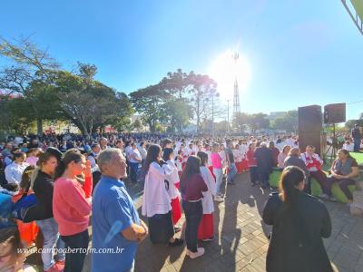 Centenas de Fiéis participaram da celebração de Corpus Christi em Laranjeiras do Sul