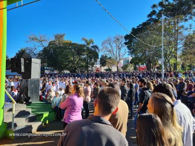 Centenas de Fiéis participaram da celebração de Corpus Christi em Laranjeiras do Sul