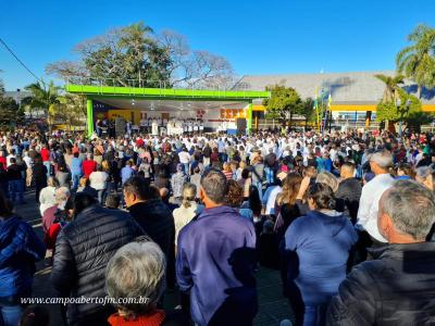 Centenas de Fiéis participaram da celebração de Corpus Christi em Laranjeiras do Sul