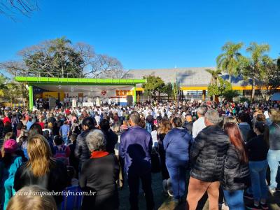 Centenas de Fiéis participaram da celebração de Corpus Christi em Laranjeiras do Sul