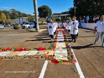 Centenas de Fiéis participaram da celebração de Corpus Christi em Laranjeiras do Sul