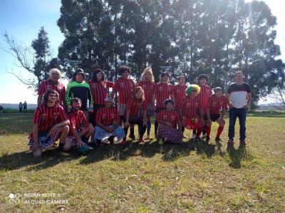 Organizadores do Futebol de Saia entregam alimentos para entidades em Laranjeiras do Sul 