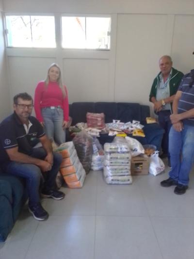 Organizadores do Futebol de Saia entregam alimentos para entidades em Laranjeiras do Sul 