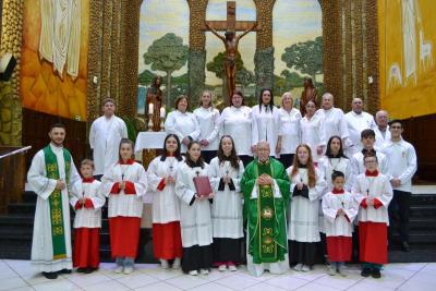 8º dia da Novena em louvor a Padroeira Sant´Ana reuniu centenas de fiéis e teve benção especial para as crianças