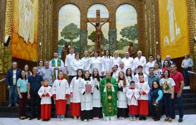 8º dia da Novena em louvor a Padroeira Sant´Ana reuniu centenas de fiéis e teve benção especial para as crianças