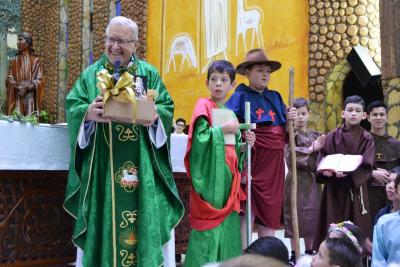 8º dia da Novena em louvor a Padroeira Sant´Ana reuniu centenas de fiéis e teve benção especial para as crianças