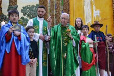 8º dia da Novena em louvor a Padroeira Sant´Ana reuniu centenas de fiéis e teve benção especial para as crianças