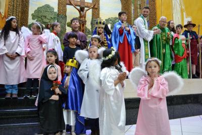 8º dia da Novena em louvor a Padroeira Sant´Ana reuniu centenas de fiéis e teve benção especial para as crianças