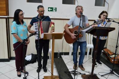 8º dia da Novena em louvor a Padroeira Sant´Ana reuniu centenas de fiéis e teve benção especial para as crianças