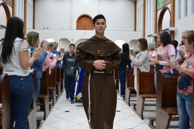 8º dia da Novena em louvor a Padroeira Sant´Ana reuniu centenas de fiéis e teve benção especial para as crianças