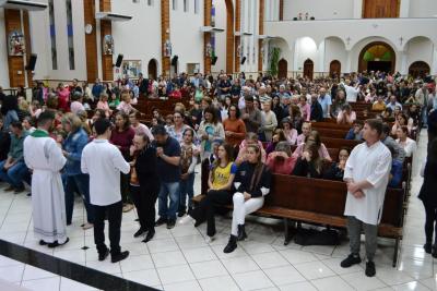 8º dia da Novena em louvor a Padroeira Sant´Ana reuniu centenas de fiéis e teve benção especial para as crianças