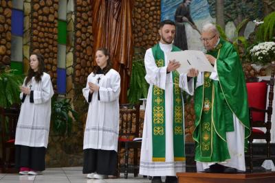 8º dia da Novena em louvor a Padroeira Sant´Ana reuniu centenas de fiéis e teve benção especial para as crianças