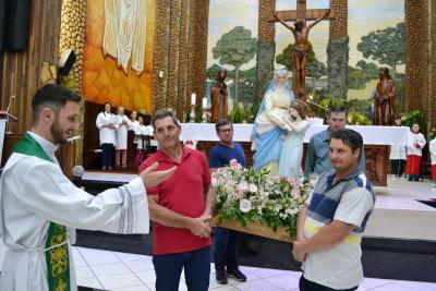 8º dia da Novena em louvor a Padroeira Sant´Ana reuniu centenas de fiéis e teve benção especial para as crianças