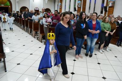 8º dia da Novena em louvor a Padroeira Sant´Ana reuniu centenas de fiéis e teve benção especial para as crianças