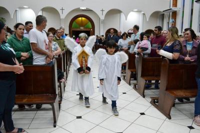 8º dia da Novena em louvor a Padroeira Sant´Ana reuniu centenas de fiéis e teve benção especial para as crianças