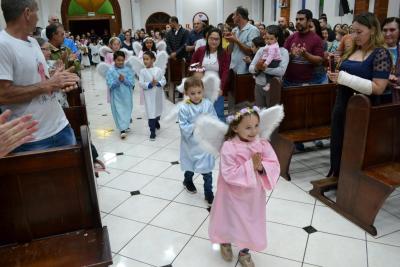 8º dia da Novena em louvor a Padroeira Sant´Ana reuniu centenas de fiéis e teve benção especial para as crianças