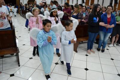 8º dia da Novena em louvor a Padroeira Sant´Ana reuniu centenas de fiéis e teve benção especial para as crianças