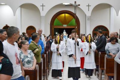 8º dia da Novena em louvor a Padroeira Sant´Ana reuniu centenas de fiéis e teve benção especial para as crianças