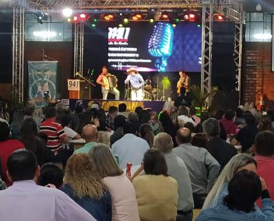 Segunda noite do 9° Sant’Ana Fest também lota pavilhão da matriz