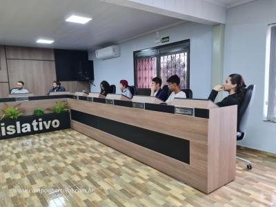 Alunos do Centro da Juventude de Laranjeiras do Sul visitaram a câmara de vereadores