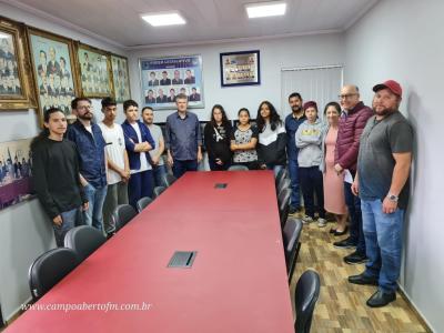 Alunos do Centro da Juventude de Laranjeiras do Sul visitaram a câmara de vereadores