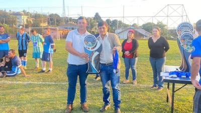 Campeões definidos nos penaltis no Municipal de Futebol Sete em Porto Barreiro