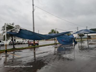 LS: Chuvas e ventos fortes causam estragos na região do Bairro Palmeiras 