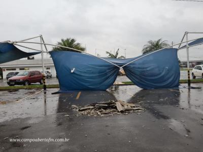 LS: Chuvas e ventos fortes causam estragos na região do Bairro Palmeiras 