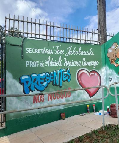 Escola Vereador Antônio Ribeiro de Oliveira homenageia servidoras em memória