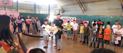 Escola Vereador Antônio Ribeiro de Oliveira homenageia servidoras em memória