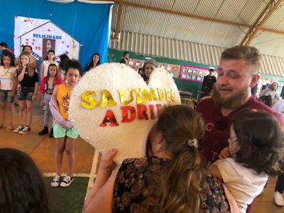 Escola Vereador Antônio Ribeiro de Oliveira homenageia servidoras em memória