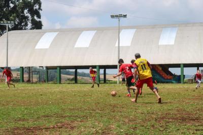 Duelo no Futebol entre Vôs x Netos termina empatado no 8 de Junho 