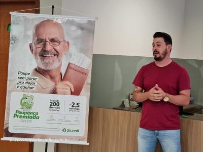 Sicredi entrega prêmio da campanha poupança premiada