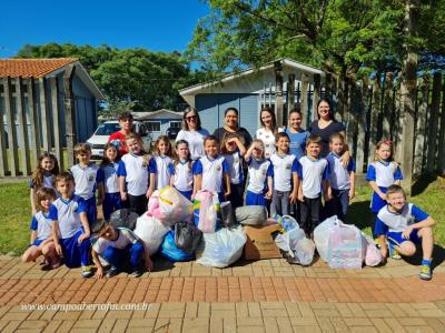 Projeto Gralha Azul de Nova Laranjeiras entrega brinquedos para crianças do SOS