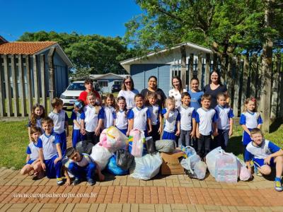 Projeto Gralha Azul de Nova Laranjeiras entrega brinquedos para crianças do SOS