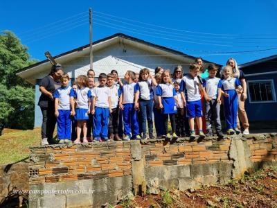 Projeto Gralha Azul de Nova Laranjeiras entrega brinquedos para crianças do SOS