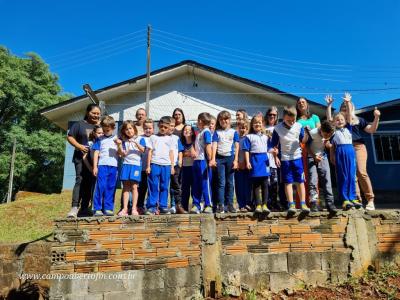 Projeto Gralha Azul de Nova Laranjeiras entrega brinquedos para crianças do SOS