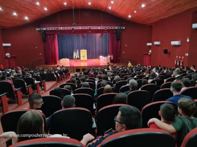 LS: Colégio Laranjeiras premia alunos destaques do ano